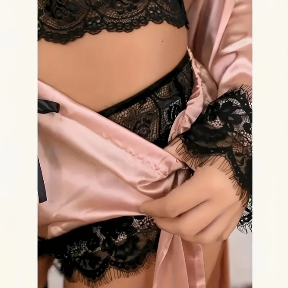 Elegant Pink and Black Lace Sleepwear Set - Picture 4 of 5
